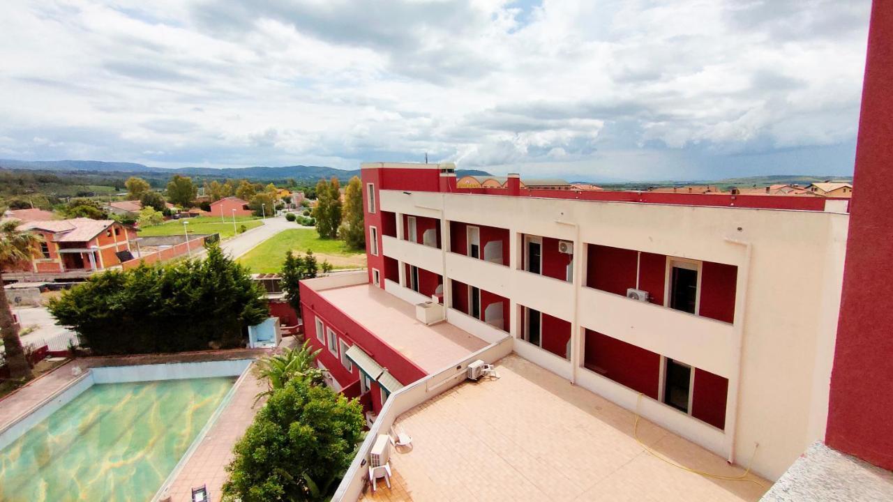 Hotel Mater Mediterranea Senorbi Exterior foto
